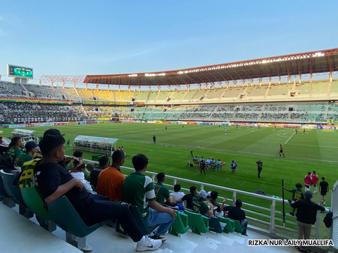 Tangis Tawa Perempuan Suporter Sepak Bola