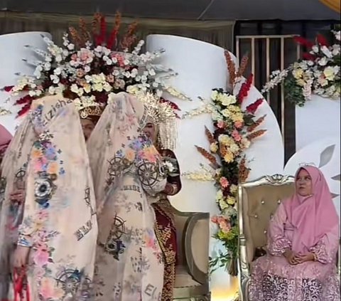 The Ladies' Group at a Wedding Wearing Matching Floral Outfits, Ended Up Looking Like Wedding Decorations in Photos with the Bride and Groom