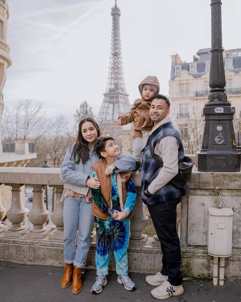 Foto-foto Terbaru Raffi Ahmad dan Keluarga Liburan di Prancis: Awal Mesra Akhir Berantem