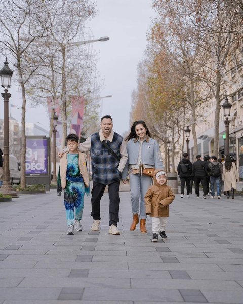 Foto-foto Terbaru Raffi Ahmad dan Keluarga Liburan di Prancis: Awal Mesra Akhir Berantem