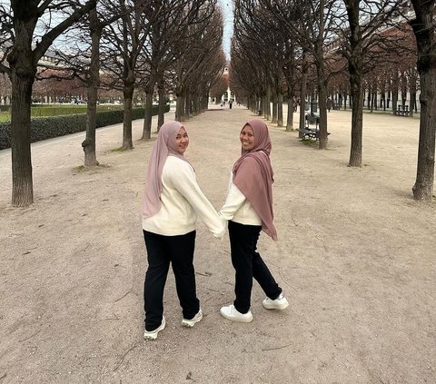 Potret Mbak Lala dan Sus Rini saat Pelesiran di Paris, Penampilannya Disorot Netizen
