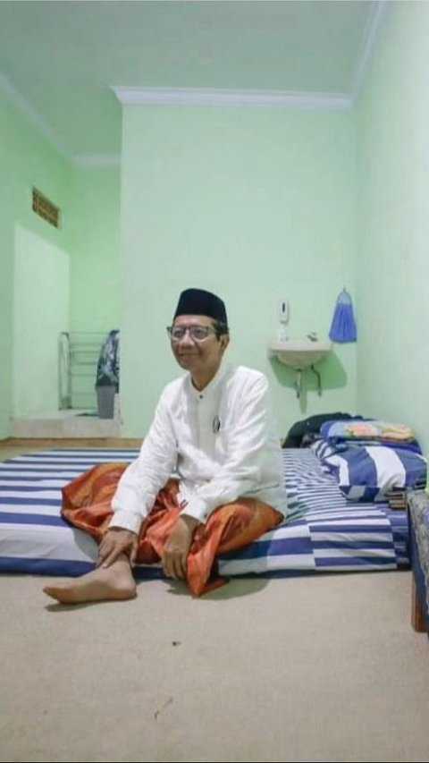 Momen Mahfud MD Menginap di Ponpes Nurul Qarnain Jember