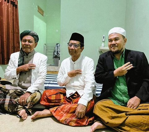 Momen Mahfud MD Menginap di Ponpes Nurul Qarnain Jember