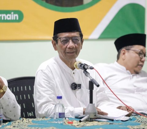 Momen Mahfud MD Menginap di Ponpes Nurul Qarnain Jember