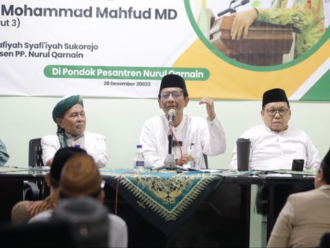 Momen Mahfud MD Menginap di Ponpes Nurul Qarnain Jember