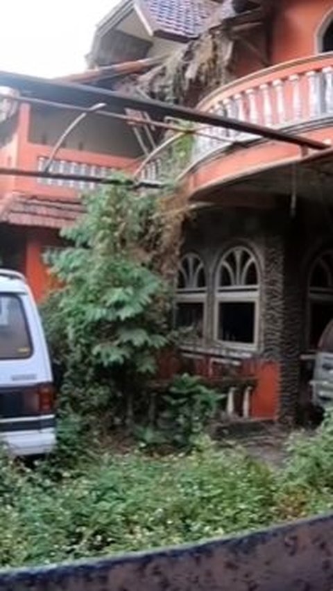 Appearance of Sultan Bandung's Abandoned House for 20 Years, Leaving Behind Many Luxury Cars