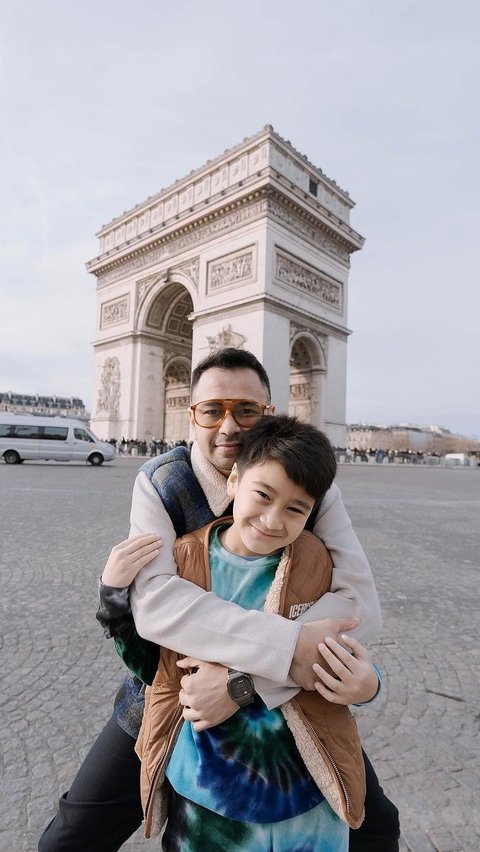 8 Photos of `Sultan Andara` Vacation in Paris, Cipung is Adorable with Winter Outfit