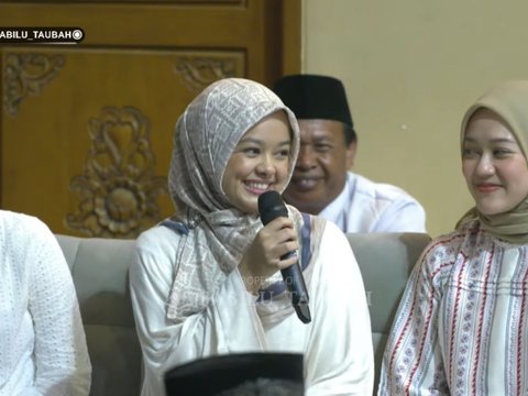 Compact Style of Princess Anies and Cak Imin Joining Gus Iqdam's Religious Gathering, Their Beauty Melts Hearts