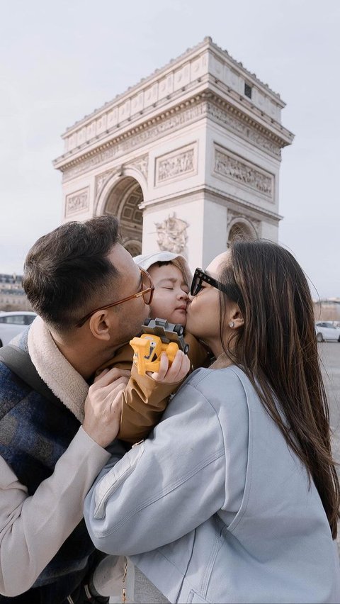 8 Photos of `Sultan Andara` Vacation in Paris, Cipung is Adorable with Winter Outfit