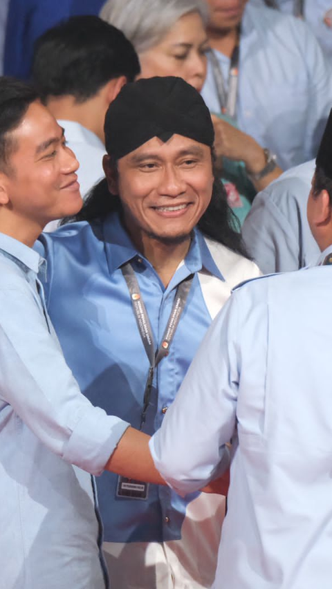 Viral Video Bagi-Bagi Uang Segepok Diduga Kampanye Prabowo, Gus Miftah: Saya Diminta Bagikan Sedekah