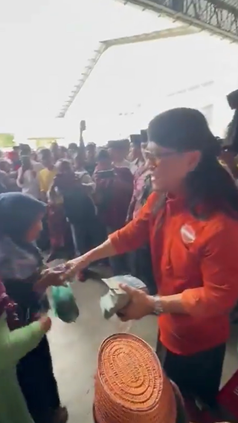 Viral Video of Distributing Money Suspected as Prabowo's Campaign, Gus Miftah: I Was Asked to Share Alms