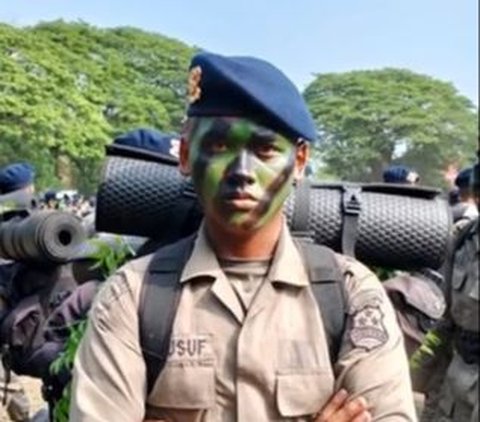 Bikin Bangga, Anak Tukang Martabak Jadi Anggota Brimob Sosoknya Pangling Jadi Gagah dan Tampan