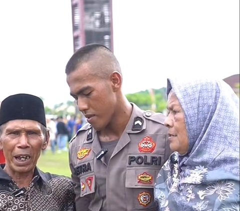 Viral Kisah Anak Pengangkut Sampah Jadi Polisi, Begini Ungkapan Rasa Bangga Sang Ayah