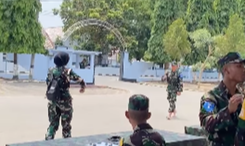 Momen Haru Anggota Wanita TNI Jenguk Adik Tengah Pendidikan Tentara, Tiba-tiba Disuruh Push Up