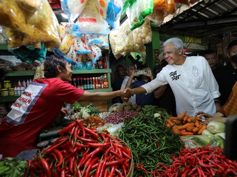 Ganjar Blusukan ke Pasar Wonogiri, Warga Curhat Harga Beras dan Cabai Melambung