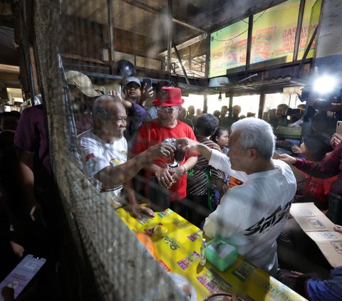 Ganjar Blusukan ke Pasar Wonogiri, Warga Curhat Harga Beras dan Cabai Melambung