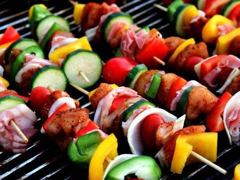 Avoid 5 Things to Keep Barbeque Meat Tender and Delicious at New Year's Party