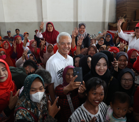 Survei LSI Denny JA Elektabilitas Ganjar-Mahfud Terus Merosot: Blunder Serang Jokowi