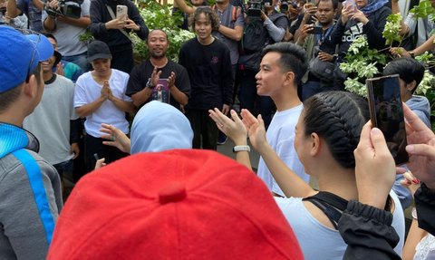 Yakin Tak Langgar Aturan, Ini Alasan Gibran Bagi-Bagi Susu Kotak di CFD Sarinah