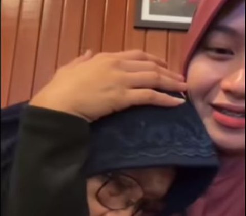 Wanita Tak Sengaja Rekam Detik-Detik Ibunya Meninggal Dunia di Pelukan