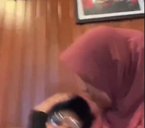 Niat Mengabdikan Momen saat Makan Bersama, Perempuan Ini Kehilangan Ibunya untuk Selamanya