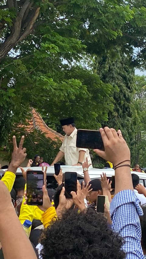 Kampanye di Banten, Prabowo Ziarah ke Makam Sultan Maulana Hasanuddin Didampingi Ratu Tatu & Airin