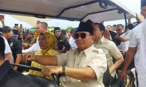 Kampanye di Banten, Prabowo Ziarah ke Makam Sultan Maulana Hasanuddin Didampingi Ratu Tatu & Airin