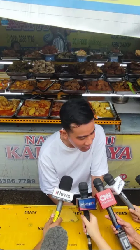 Makan Nasi Kapau di Kramat Raya, Gibran Sarankan Pedagang Terdigitalisasi dan Tambah Lahan Parkir