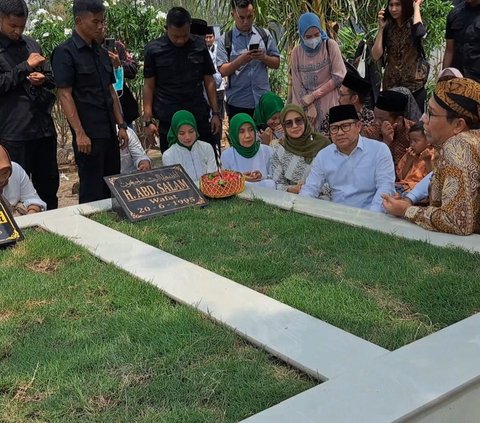 Hadiri Haul Ayah, Cak Imin Minta Restu Para Kiai di Jatim untuk Menangkan AMIN