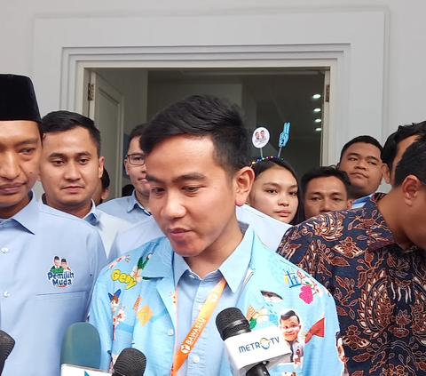 Sementara itu, Gibran menunjuk Wakil Gubernur Jawa Timur Emil Dardak dan istrinya, Arumi Bachsin sebagai Juru bicara (Jubir) pribadinya dalam Pilpres 2024.