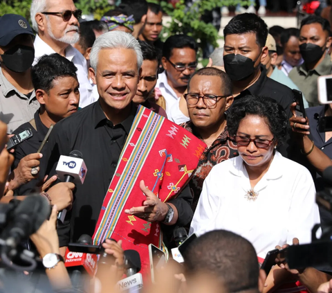 Ganjar Dicurhati Petambang Aspal, Petani hingga Guru di Kendari