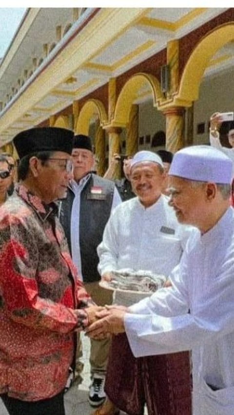 Datangi Ponpes Salafiyah di Jatim, Mahfud Mengaku Tidak Minta Dukungan