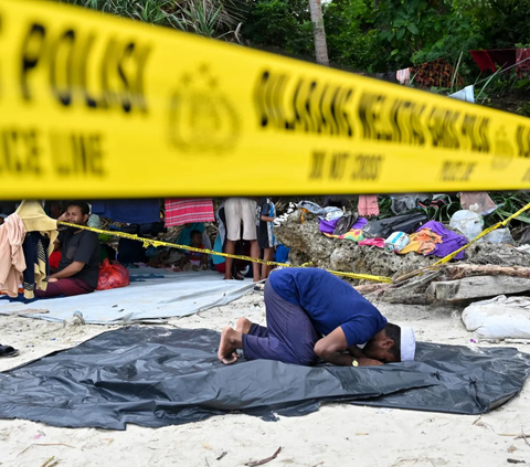 FOTO: Kapal Kayu Membawa Ratusan Pengungsi Rohingya Kembali Mendarat di Pantai Aceh, Ini penampakannya