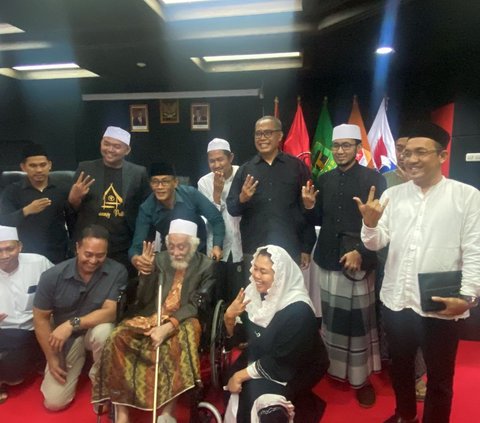 Bertemu TPN, Ulama Karismatik Banten Abuya Muhtadi Dukung Ganjar-Mahfud