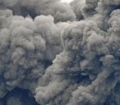 Sabtu Pagi, Gunung Marapi Sumbar Kembali Erupsi Diiringi Dentuman Keras