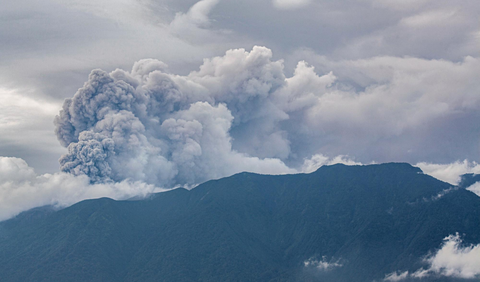Petugas PGA juga mencatat terjadi 134 letusan dan 534 hembusan sejak Marapi erupsi pertama kali mengalami erupsi pada Minggu (3/12) lalu.<br>