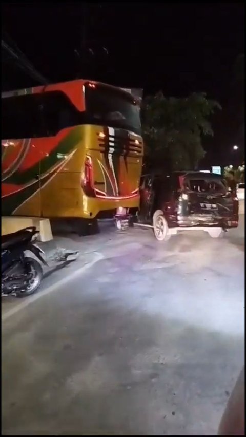 Viral Aksi Kejar-kejaran Mobil dengan Bus di Jalanan, Berakhir di Mapolresta Samarinda