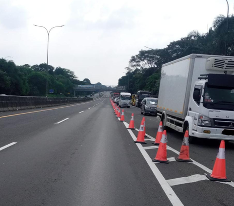 Volume Kendaraan Meningkat, Contraflow Diberlakukan di Tol KM 47 hingga KM 65 Arah Cikampek