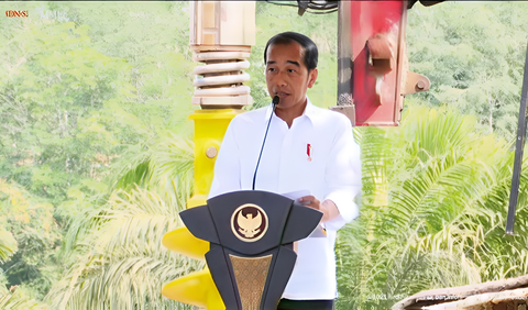 Presiden Joko Widodo (Jokowi) bercerita waktu liburnya dipakai untuk hadir dalam acara rapat konsolidasi nasional pemilu 2024 di Istora Senayan, Sabtu (30/12).<br>