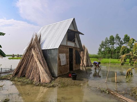 FOTO: Uniknya Khudi Bari, Rumah Mungil yang Dirancang Tahan Banjir di Bangladesh