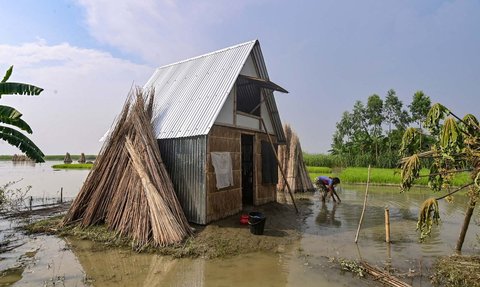 FOTO: Uniknya Khudi Bari, Rumah Mungil yang Dirancang Tahan Banjir di Bangladesh