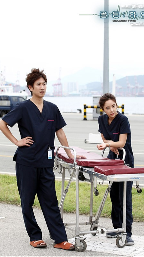 Golden Time berhasil memberikan pandangan mendalam tentang kehidupan para petugas medis di bawah tekanan, menjadi drama Lee Sun Kyun yang tak boleh dilewatkan.