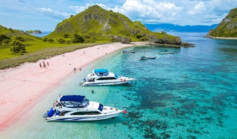 2. Terdapat Pink Beach<br>