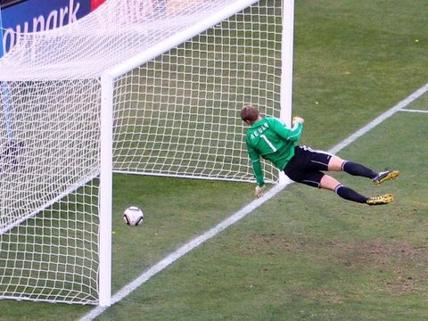 Shooting adalah Teknik Menendang Bola ke Gawang Lawan, Ini Jenis-Jenisnya