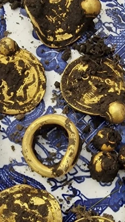 Awalnya Dikira Koin Usang, Pria di Norwegia Temukan Harta Karun Emas Kuno Abad ke-6