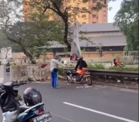 Viral Banyak Motor Ringsek usai Tabrak Beton Pembatas di Flyover Kemayoran, Ini Penyebabnya