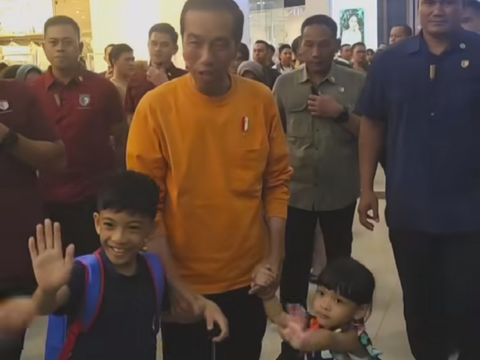 Ditinggal Gibran Kampanye, Jokowi Momong Jan Ethes dan La Lembah Manah Jelang Tahun Baru