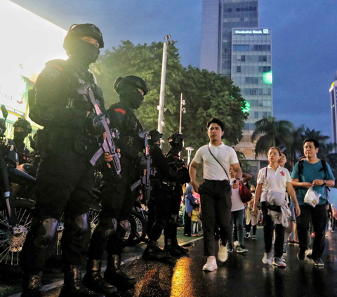 FOTO: Penampakan 1.500 Personel Gabungan Siap Siaga Amankan Malam Pergantian Tahun Baru 2024 di Jakarta