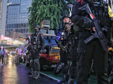 FOTO: Penampakan 1.500 Personel Gabungan Siap Siaga Amankan Malam Pergantian Tahun Baru 2024 di Jakarta