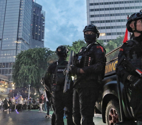 FOTO: Penampakan 1.500 Personel Gabungan Siap Siaga Amankan Malam Pergantian Tahun Baru 2024 di Jakarta